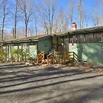 Pocono Pines, Lake Naomi 4 Bedrooms, 2 Full Bath