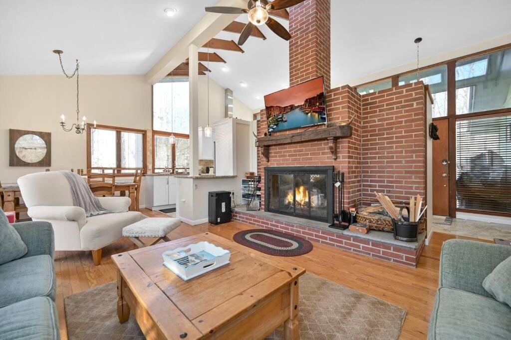 Pocono Pines, Naomi 4 Bedrooms, 2 Full Bath * Pocono Pines