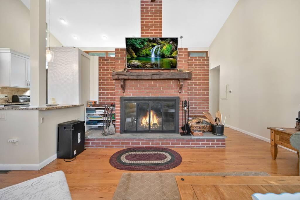 Pocono Pines, Naomi 4 Bedrooms, 2 Full Bath